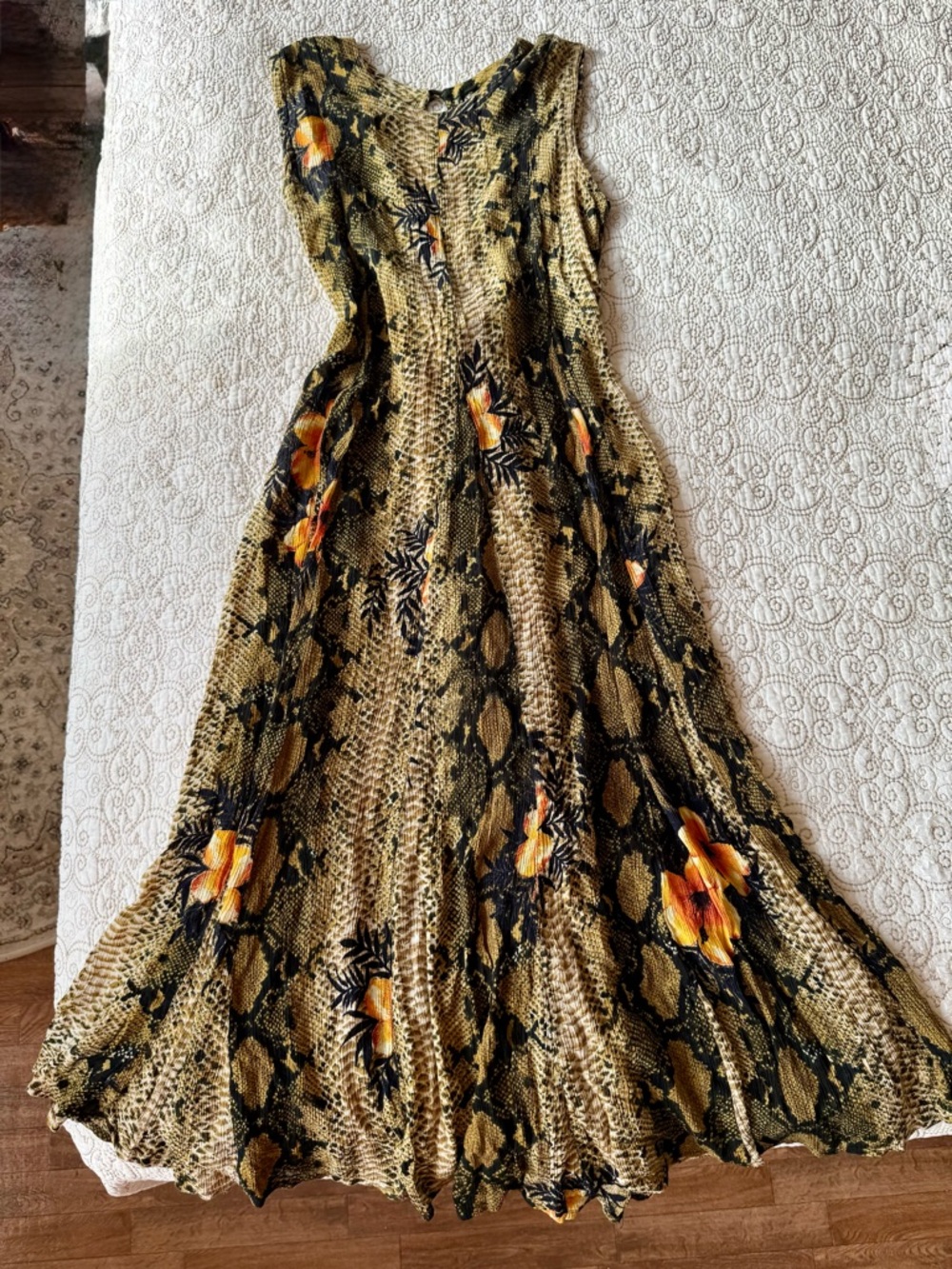 Stunning snake & floral print flowy maxi dress